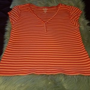 🐰🐇Old Navy T shirt